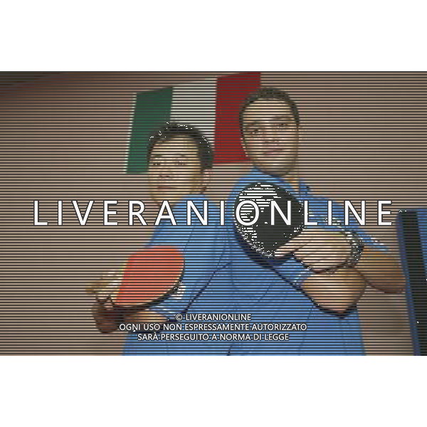 Senigallia, 01 / 08 / 2004 Pre - Olimpiadi di Atene 2004 Nazionale Maschile di Tennis Tavolo Nella foto: Massimiliano Mondello e Yang Min ph Simone Rosa / Aldo Liverani 