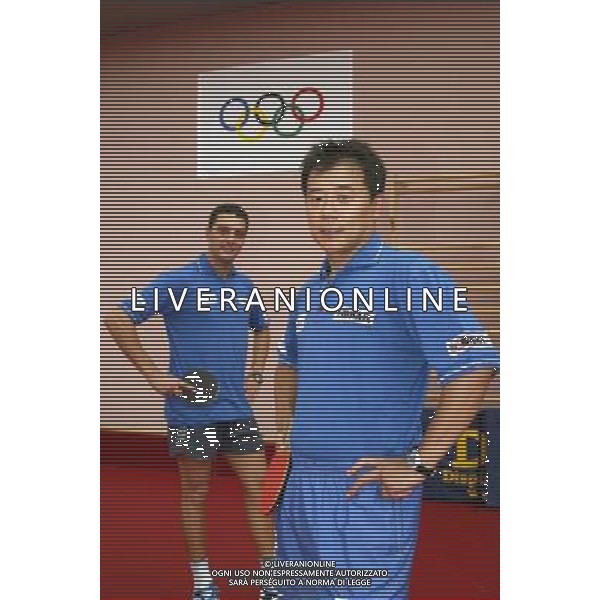 Senigallia, 01 / 08 / 2004 Pre - Olimpiadi di Atene 2004 Nazionale Maschile di Tennis Tavolo Nella foto: Massimiliano Mondello e Yang Min ph Simone Rosa / Aldo Liverani 