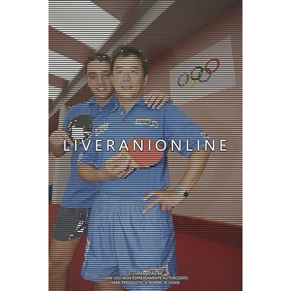 Senigallia, 01 / 08 / 2004 Pre - Olimpiadi di Atene 2004 Nazionale Maschile di Tennis Tavolo Nella foto: Massimiliano Mondello e Yang Min ph Simone Rosa / Aldo Liverani 