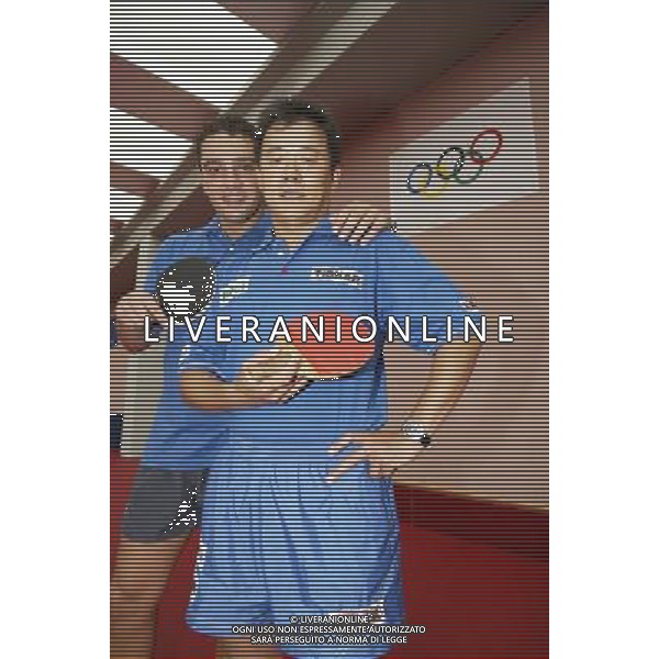 Senigallia, 01 / 08 / 2004 Pre - Olimpiadi di Atene 2004 Nazionale Maschile di Tennis Tavolo Nella foto: Massimiliano Mondello e Yang Min ph Simone Rosa / Aldo Liverani 