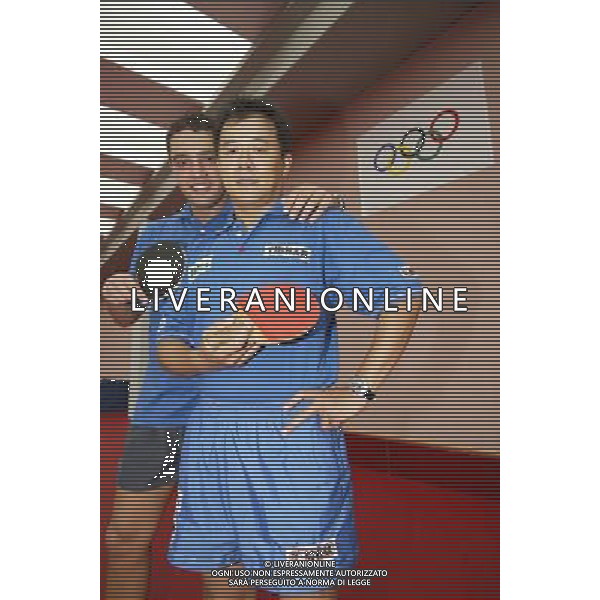 Senigallia, 01 / 08 / 2004 Pre - Olimpiadi di Atene 2004 Nazionale Maschile di Tennis Tavolo Nella foto: Massimiliano Mondello e Yang Min ph Simone Rosa / Aldo Liverani 