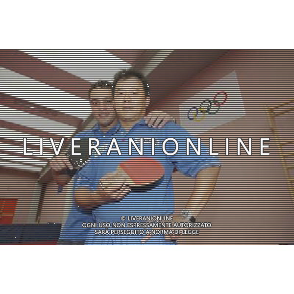 Senigallia, 01 / 08 / 2004 Pre - Olimpiadi di Atene 2004 Nazionale Maschile di Tennis Tavolo Nella foto: Massimiliano Mondello e Yang Min ph Simone Rosa / Aldo Liverani 