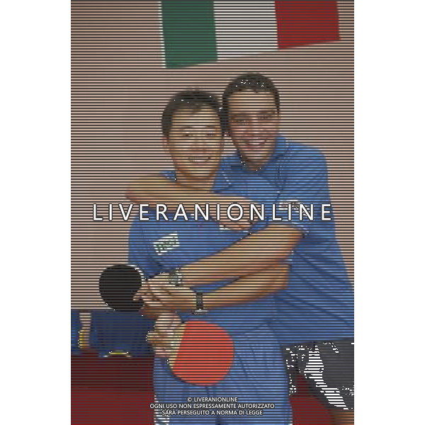 Senigallia, 01 / 08 / 2004 Pre - Olimpiadi di Atene 2004 Nazionale Maschile di Tennis Tavolo Nella foto: Massimiliano Mondello e Yang Min ph Simone Rosa / Aldo Liverani 