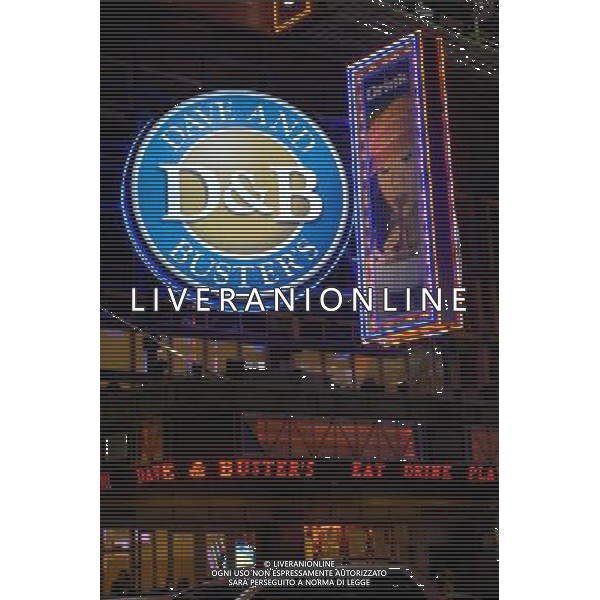 The logo of Dave \' Buster\'s in front of their Times Square restaurant in New York on April 13, 2006. The chain announced that it will filing for an IPO. ( Richard B. Levine) ©photoshot/Agenzia Aldo Liverani ITALY ONLY vedute citta\' di New York
