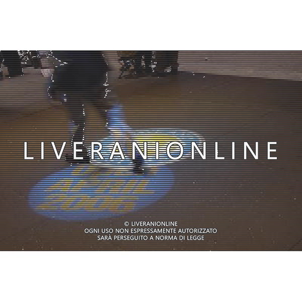 The logo of Dave \' Buster\'s in front of their Times Square restaurant in New York on April 13, 2006. The chain announced that it will filing for an IPO. ( Richard B. Levine) ©photoshot/Agenzia Aldo Liverani ITALY ONLY vedute citta\' di New York