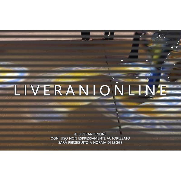 The logo of Dave \' Buster\'s in front of their Times Square restaurant in New York on April 13, 2006. The chain announced that it will filing for an IPO. ( Richard B. Levine) ©photoshot/Agenzia Aldo Liverani ITALY ONLY vedute citta\' di New York