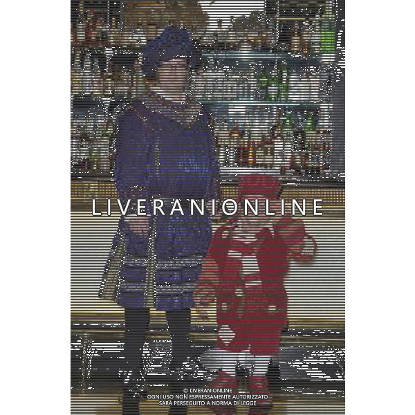 Jarred Christmas and Warwick Davis attends the Snow White and the Seven Dwarfs Photocall at The Savoy Hotel in London. 26th September 2012. The Pantomime will take place at The New Wimbledon Theatre from Friday 7 December 2012 - Sunday 13 January 2013. ©photoshot/AGENZIA ALDO LIVERANI SAS - ITALY ONLY - EDITORIAL USE ONLY