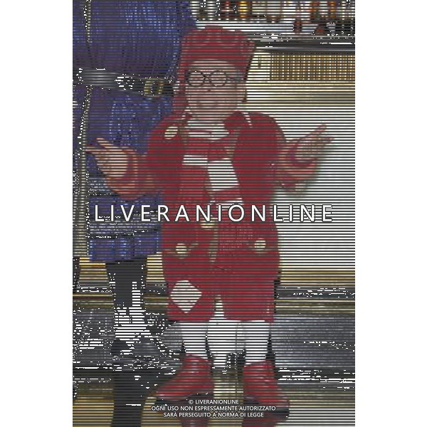 Warwick Davis attends the Snow White and the Seven Dwarfs Photocall at The Savoy Hotel in London. 26th September 2012. The Pantomime will take place at The New Wimbledon Theatre from Friday 7 December 2012 - Sunday 13 January 2013. ©photoshot/AGENZIA ALDO LIVERANI SAS - ITALY ONLY - EDITORIAL USE ONLY