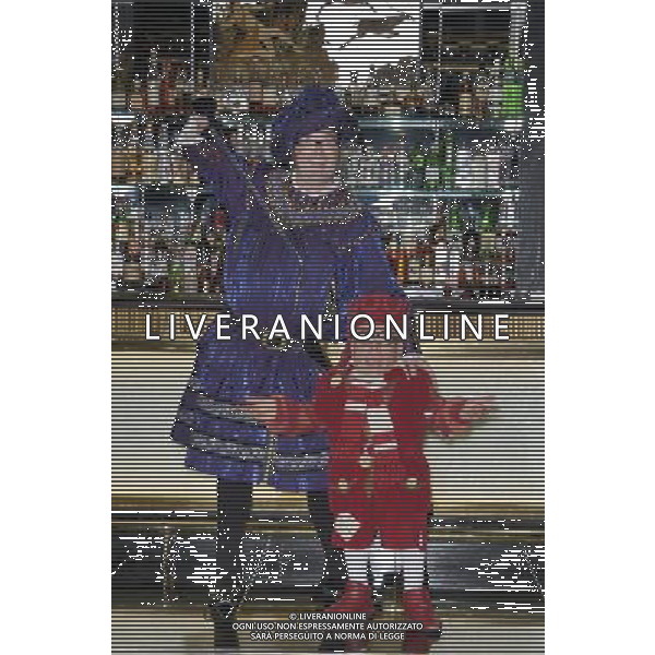 Jarred Christmas and Warwick Davis attends the Snow White and the Seven Dwarfs Photocall at The Savoy Hotel in London. 26th September 2012. The Pantomime will take place at The New Wimbledon Theatre from Friday 7 December 2012 - Sunday 13 January 2013. ©photoshot/AGENZIA ALDO LIVERANI SAS - ITALY ONLY - EDITORIAL USE ONLY