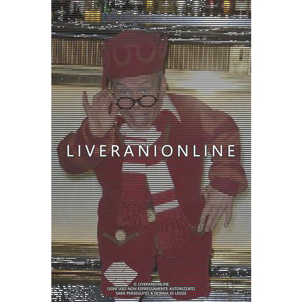 Warwick Davis attends the Snow White and the Seven Dwarfs Photocall at The Savoy Hotel in London. 26th September 2012. The Pantomime will take place at The New Wimbledon Theatre from Friday 7 December 2012 - Sunday 13 January 2013. ©photoshot/AGENZIA ALDO LIVERANI SAS - ITALY ONLY - EDITORIAL USE ONLY