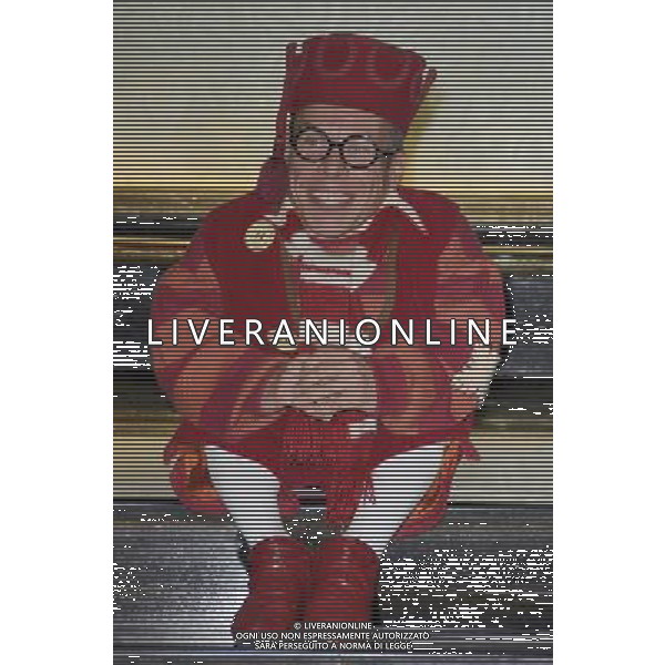 Warwick Davis attends the Snow White and the Seven Dwarfs Photocall at The Savoy Hotel in London. 26th September 2012. The Pantomime will take place at The New Wimbledon Theatre from Friday 7 December 2012 - Sunday 13 January 2013. ©photoshot/AGENZIA ALDO LIVERANI SAS - ITALY ONLY - EDITORIAL USE ONLY