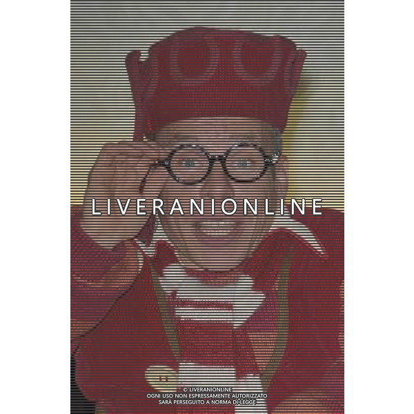 Warwick Davis attends the Snow White and the Seven Dwarfs Photocall at The Savoy Hotel in London. 26th September 2012. The Pantomime will take place at The New Wimbledon Theatre from Friday 7 December 2012 - Sunday 13 January 2013. ©photoshot/AGENZIA ALDO LIVERANI SAS - ITALY ONLY - EDITORIAL USE ONLY