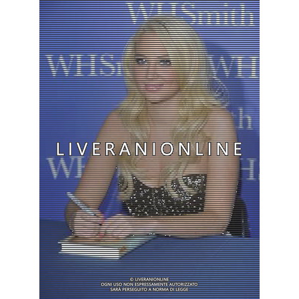 Tulisa Contostavlos signing her autobiography \'Honest - My Story So Far\' at WHSmith, Milton Keynes Buckinghamshire, England - 27.09.12 - AG ALDO LIVERANI S A S ONLY ITALY