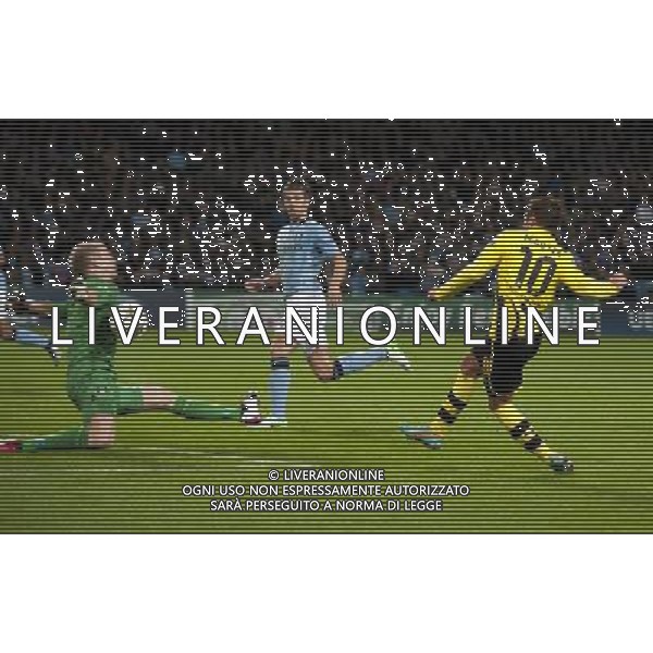 Manchester City\'s Joe Hart saves at close range from Borussia Dortmund\'s Mario Gotze Football - UEFA Champions League Group D - Manchester City v Borussia Dortmund - Wednesday 3rd October 2012 - Etihad Stadium - Manchester å© CameraSport - 43 Linden Ave. Countesthorpe. Leicester. England. LE8 5PG - Tel: +44 (0) 116 277 4147 - admin@camerasport.com - www.camerasport.com AG ALDO LIVERANI S A S ONLY ITALY