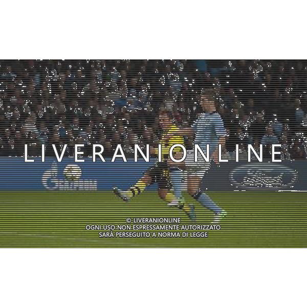 Borussia Dortmund\'s Mario Gotze beats Manchester City\'s Matija Nastasic to the ball only to see his shot rebound of the post Football - UEFA Champions League Group D - Manchester City v Borussia Dortmund - Wednesday 3rd October 2012 - Etihad Stadium - Manchester å© CameraSport - 43 Linden Ave. Countesthorpe. Leicester. England. LE8 5PG - Tel: +44 (0) 116 277 4147 - admin@camerasport.com - www.camerasport.com AG ALDO LIVERANI S A S ONLY ITALY