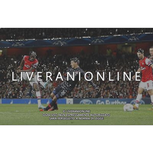Arsenal\'s Kouassi Gervais \'Gervinho\' Yao scores his sides first goal 1-0 Football - UEFA Champions League Group B - Arsenal v Olympiakos FC - Wednesday 3rd October 2012 - Emirates Stadium - London © CameraSport - 43 Linden Ave. Countesthorpe. Leicester. England. LE8 5PG - Tel: +44 (0) 116 277 4147 - admin@camerasport.com - www.camerasport.com AG ALDO LIVERANI S A S ONLY ITALY