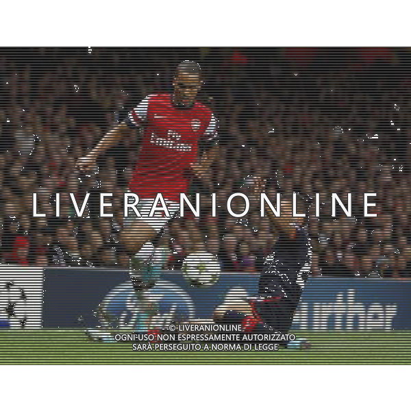 Arsenal\'s Theo Walcott battles with Olympiakos\' Giannis Maniatis Football - UEFA Champions League Group B - Arsenal v Olympiakos FC - Wednesday 3rd October 2012 - Emirates Stadium - London © CameraSport - 43 Linden Ave. Countesthorpe. Leicester. England. LE8 5PG - Tel: +44 (0) 116 277 4147 - admin@camerasport.com - www.camerasport.com AG ALDO LIVERANI S A S ONLY ITALY