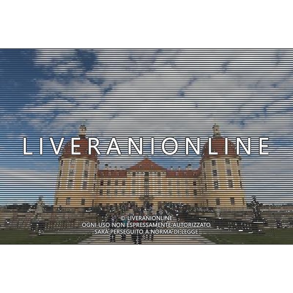 (121003) -- SACHSEN, Oct. 3, 2012 () -- People visit the baroque Schloss Moritzburg castle near Dresden in Sachsen, eastern Germany on Oct. 3, 2012. (/Ma Ning) AG ALDO LIVERANI S A S ONLY ITALY