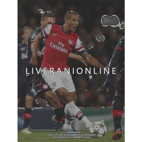 (121004) -- LONDON, Oct. 4, 2012 () -- Theo Walcott of Arsenal breaks through during the UEFA Champions League Group B match between Arsenal FC and Olympiacos FC at the Emirates Stadium in London, Britain on Oct. 3, 2012. Arsenal won 3-1. (/Wang Lili) ©PHOTOSHOT/AGENZIA ALDO LIVERANI SAS - ITALY ONLY - EDITORIAL USE ONLY