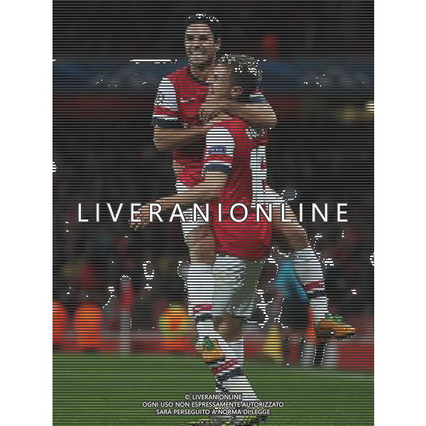 (121004) -- LONDON, Oct. 4, 2012 () -- Aaron Ramsey (R) of Arsenal is congratulated by Mikel Arteta on scoring Arsenal\'s 3rd goal during the UEFA Champions League Group B match between Arsenal FC and Olympiacos FC at the Emirates Stadium in London, Britain on Oct. 3, 2012. Arsenal won 3-1. (/Wang Lili) ©PHOTOSHOT/AGENZIA ALDO LIVERANI SAS - ITALY ONLY - EDITORIAL USE ONLY