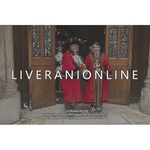 The newly elected Lord Mayor Lord Roger Gifford (R) and current Lord Mayor Alderman David Wootton pose for photographers outside the Great Hall, Guildhall, in London. ©PHOTOSHOT/AGENZIA ALDO LIVERANI SAS - ITALY ONLY - EDITORIAL USE ONLY