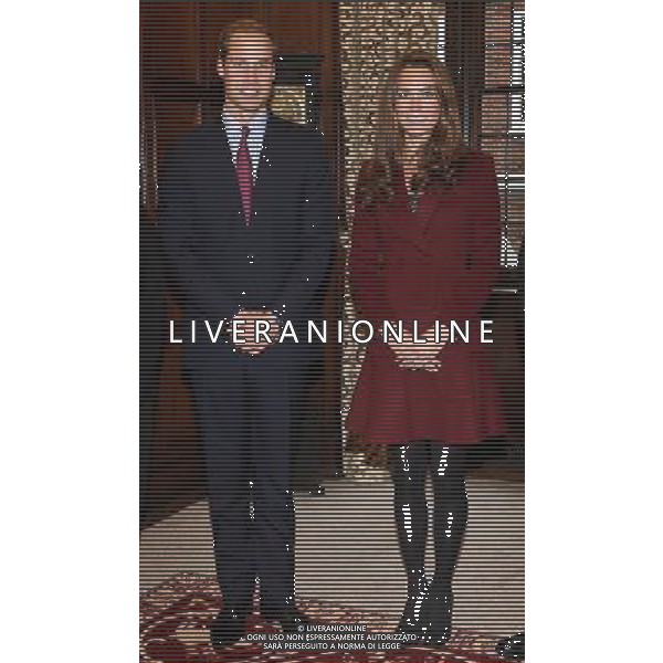 LONDON, ENGLAND - OCTOBER 08: Catherine, Duchess of Cambridge and Prince William, Duke of Cambridge visit Middle Temple on October 8, 2012 in London, England. The Duke of Cambridge, Master of the Bench, and The Duchess of Cambridge met recipients of the Queen Mother Scholarship, the Diana, Princess of Wales Scholarship and the Duke and Duchess of Cambridge Scholarships at Middle Temple Inn, London. ©photoshot/AGENZIA ALDO LIVERANI SAS - ITALY ONLY - REALI INGLESI: Il Principe William e la moglie Kate Middleton Duchessa di Cambridge in visita al Middle Temple Inn a Londra, Inghilterra 8 ottobre 2012.