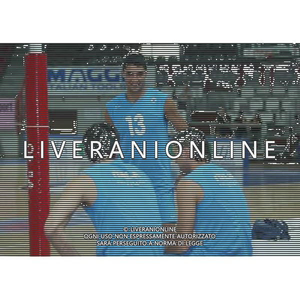 MASNAGO (VA) 9/8/2004 PALAIGNIS ULTIMI ALLENAMENTI DELLA NAZIONALE DI PALLAVOLO PRIMA DELLA PARTENZA PER LE OLIMPIADI DI ATENE NELLA FOTO ANDREA GIANI CON DEI COMPAGNI FOTO MARIO ROMANO/AG ALDO LIVERANI 