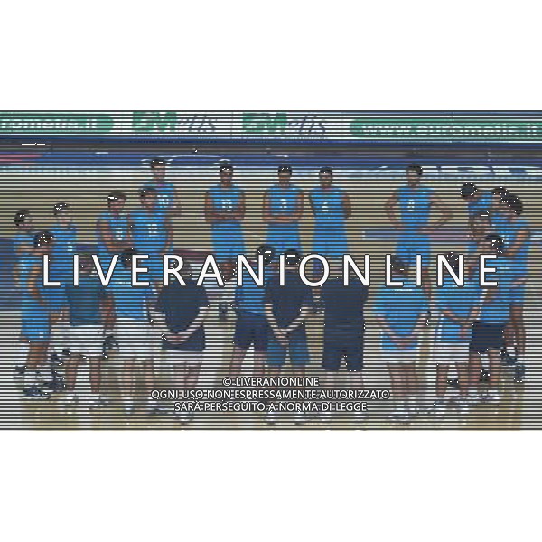 MASNAGO (VA) 9/8/2004 PALAIGNIS ULTIMI ALLENAMENTI DELLA NAZIONALE DI PALLAVOLO PRIMA DELLA PARTENZA PER LE OLIMPIADI DI ATENE NELLA FOTO L\' ALLENATORE GIAMPAOLO MONTALI SPIEGA AGLI ATLETI COME INTENDE PROCEDERE FOTO MARIO ROMANO/AG ALDO LIVERANI 
