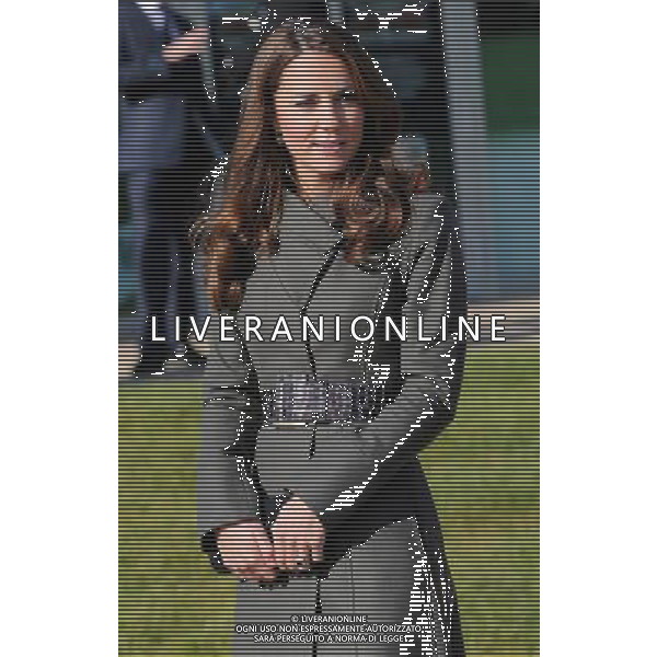 BURTON-UPON-TRENT, ENGLAND - OCTOBER 09: Catherine, Duchess of Cambridge attends the official launch of The Football Association\'s National Football Centre at St George\'s Park on October 9, 2012 in Burton-upon-Trent, England. ©photoshot/AGENZIA ALDO LIVERANI SAS - ITALY ONLY - REALI INGLESI: Il principe William e la moglie Kate Middleton alla presentazione ufficiale di The Football Association National Football Centre al Parco di San Giorgio a Burton upon Trent, Inghilterra 09/10/2012. 