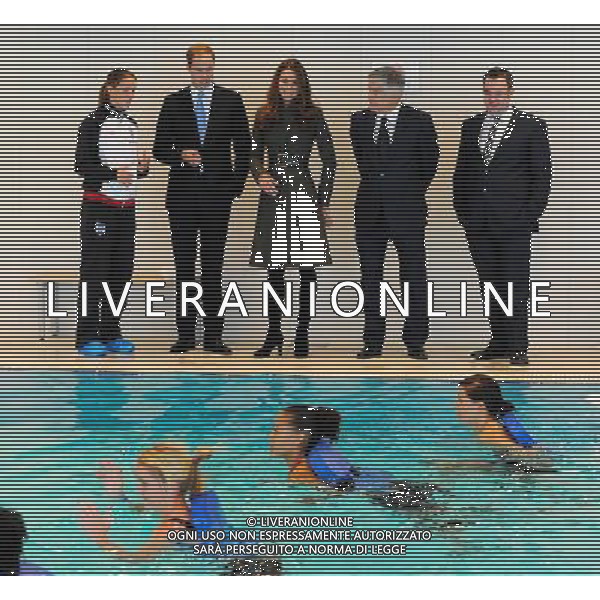 The Duke and Duchess of Cambridge view the swimming pool during the official launch of The Football Association\'s National Football Centre at St George\'s Park in Burton-upon-Trent, England. ©photoshot/AGENZIA ALDO LIVERANI SAS - ITALY ONLY - REALI INGLESI: Il principe William e la moglie Kate Middleton alla presentazione ufficiale di The Football Association National Football Centre al Parco di San Giorgio a Burton upon Trent, Inghilterra 09/10/2012. 