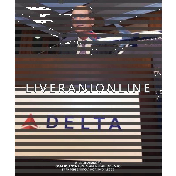 (121012) -- BEIJING, Oct. 12, 2012 () -- The CEO of Delta Air Lines Richard Anderson introduces new flight routes in Beijing, capital of China, Oct. 12, 2012. Delta will add flights between China\'s Beijing and America\'s Detroit in December this year, and will launce direct flights between east China\'s Shanghai to America\'s Seattle in June, 2013. (/Gong Lei) (mp) AG ALDO LIVERANI S A S ONLY ITALY