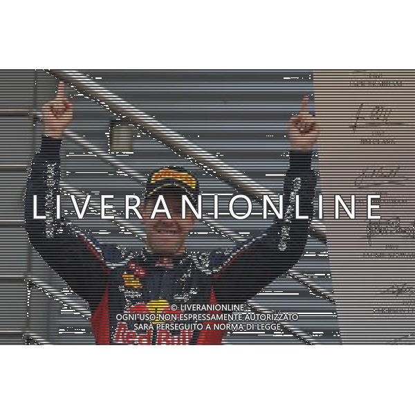 1st place Sebastian Vettel (GER), Red Bull Racing 14.10.2012. Formula 1 World Championship, Rd 16, Korean Grand Prix, Yeongam, Korea, Race Day - www.xpbimages.com, EMail: requests@xpbimages.com - copy of publication required for printed pictures. Every used picture is fee-liable. © Copyright: Batchelor / XPB Images AG ALD LIVERANI S A S ONLY ITALY