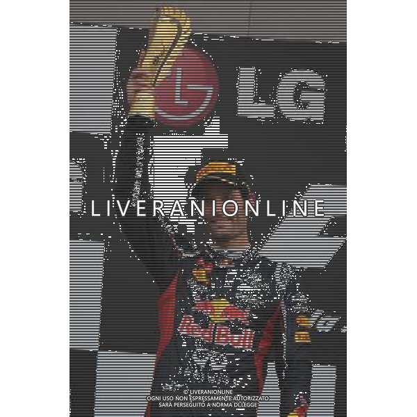 2nd place Mark Webber (AUS), Red Bull Racing 14.10.2012. Formula 1 World Championship, Rd 16, Korean Grand Prix, Yeongam, Korea, Race Day - www.xpbimages.com, EMail: requests@xpbimages.com - copy of publication required for printed pictures. Every used picture is fee-liable. © Copyright: Batchelor / XPB Images AG ALD LIVERANI S A S ONLY ITALY