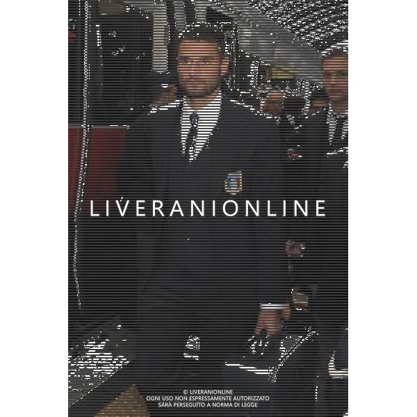 MILANO STAZIONE CENTRALE 15/10/2012 ARRIVO NAZIONALE ITALIANA DI CALCIO PER L\'INCONTRO CON LA DANIMARCA QUALIF BRASILE LE2014 NELLA FOTO ANTONIO CANDREVA FOTO MARIO ROMANO-AG ALDO LIVERANI S A S