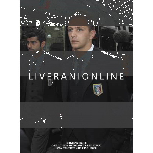 MILANO STAZIONE CENTRALE 15/10/2012 ARRIVO NAZIONALE ITALIANA DI CALCIO PER L\'INCONTRO CON LA DANIMARCA QUALIF BRASILE 2014 NELLA FOTO DOMENICO CRISCITO FOTO MARIO ROMANO-AG ALDO LIVERANI S A S