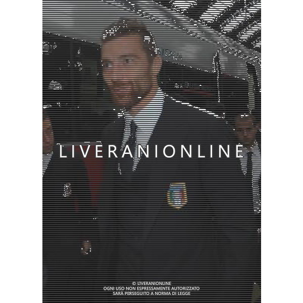 MILANO STAZIONE CENTRALE 15/10/2012 ARRIVO NAZIONALE ITALIANA DI CALCIO PER L\'INCONTRO CON LA DANIMARCA QUALIF BRASILE 2014 NELLA FOTO MORGAN DE SANCTIS FOTO MARIO ROMANO-AG ALDO LIVERANI S A S