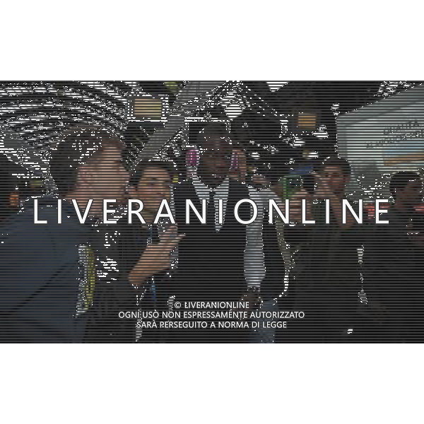 MILANO STAZIONE CENTRALE 15/10/2012 ARRIVO NAZIONALE ITALIANA DI CALCIO PER L\'INCONTRO CON LA DANIMARCA QUALIF BRASILE 2014 NELLA FOTO MARIO BALOTELLI FOTO MARIO ROMANO-AG ALDO LIVERANI S A S