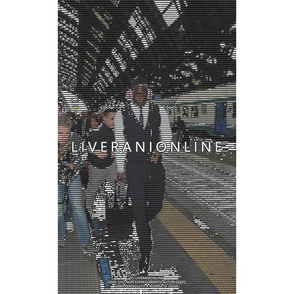 MILANO STAZIONE CENTRALE 15/10/2012 ARRIVO NAZIONALE ITALIANA DI CALCIO PER L\'INCONTRO CON LA DANIMARCA QUALIF BRASILE 2014 NELLA FOTO MARIO BALOTELLI FOTO MARIO ROMANO-AG ALDO LIVERANI S A S