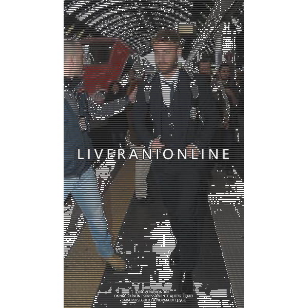 MILANO STAZIONE CENTRALE 15/10/2012 ARRIVO NAZIONALE ITALIANA DI CALCIO PER L\'INCONTRO CON LA DANIMARCA QUALIF BRASILE 2014 NELLA FOTO DANIELE DE ROSSI FOTO MARIO ROMANO-AG ALDO LIVERANI S A S