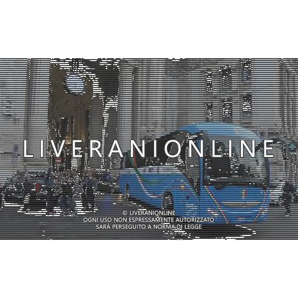 MILANO STAZIONE CENTRALE 15/10/2012 ARRIVO NAZIONALE ITALIANA DI CALCIO PER L\'INCONTRO CON LA DANIMARCA QUALIF BRASILE 2014 NELLA FOTO PULLMAN NAZIONALE FOTO MARIO ROMANO-AG ALDO LIVERANI S A S