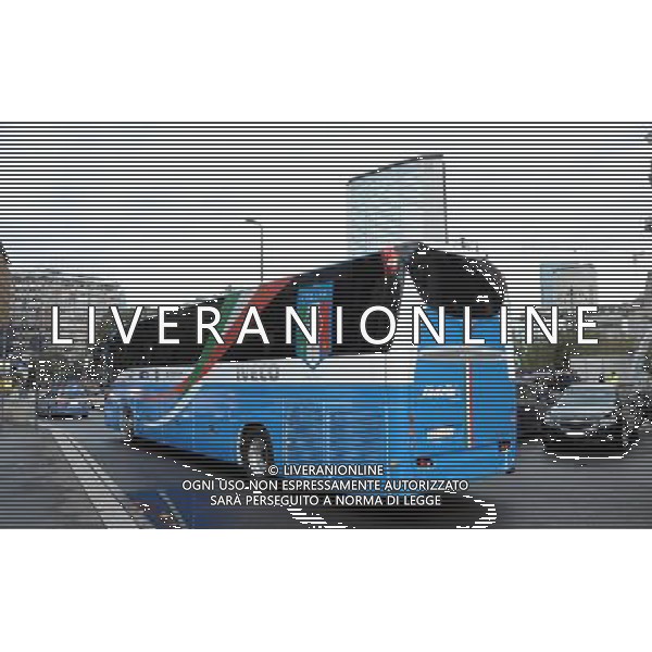 MILANO STAZIONE CENTRALE 15/10/2012 ARRIVO NAZIONALE ITALIANA DI CALCIO PER L\'INCONTRO CON LA DANIMARCA QUALIF BRASILE 2014 NELLA FOTO PULLMAN NAZIONALE FOTO MARIO ROMANO-AG ALDO LIVERANI S A S