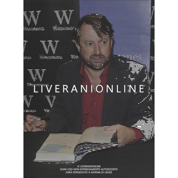 David Mitchell at waterstones oxford signs copies of his autobiography David Mitchell: Back Story 16/10/12 - /AGENZIA ALDO LIVERANI SAS/ITALY ONLY - EDITORIAL USE ONLY