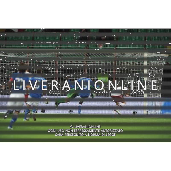 Italia-Danimarca Qualificazioni ai Campionati Mondiali di Calcio Brasile FIFA 2014 Gruppo B Milano- 16.10.2012 NELLA FOTO : MARIO BALOTELLI-STEPHAN ANDERSEN ©Ravezzani/AGENZIA ALDO LIVERANI SAS