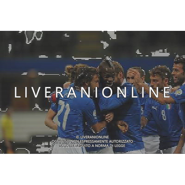 Italia-Danimarca Qualificazioni ai Campionati Mondiali di Calcio Brasile FIFA 2014 Gruppo B Milano- 16.10.2012 NELLA FOTO : ABBRACCI ESULTANZA DOPO IL GOL DI MARIO BALOTELLI ©Ravezzani/AGENZIA ALDO LIVERANI SAS