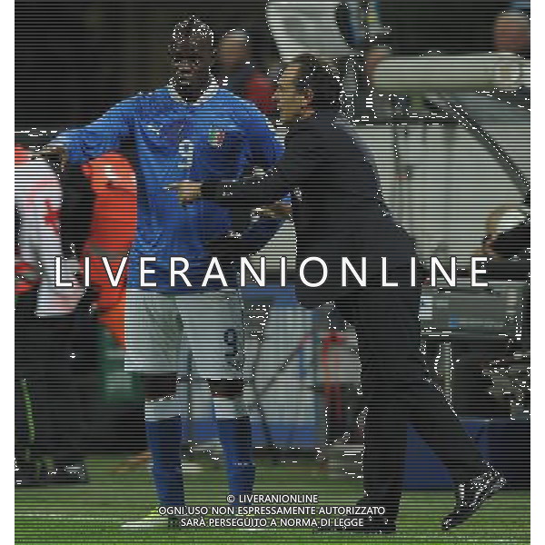 Qualificazioni ai Campionati Mondiali di Calcio Brasile FIFA 2014 Gruppo B Milano- 16.10.2012 Italia-Danimarca Nella Foto:Prandelli Cesare - Balotelli Mario /Ph.Vitez-Ag. Aldo Liverani