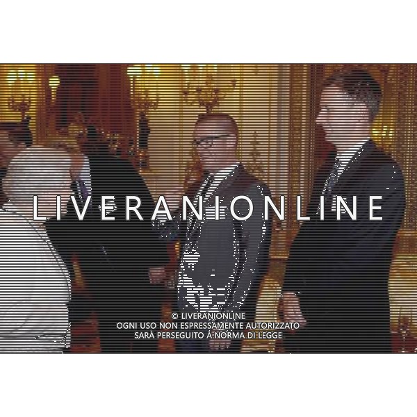 Heston Blumenthal and Jeremy Hunt meet the Queen, as they attend a glittering Buckingham Palace reception hosted by the Queen and Duke of Edinburgh for those who made the regional, national and international celebrations events to remember. ©photoshot/AGENZIA ALDO LIVERANI SAS - ITALY ONLY - REALI INGLESI: La Regina Elisabetta II d\'inghilterra durante un ricevimento per gli organizzatori e sostenitori delle celebrazioni per il Giubileo di diamante a Buckingham Palace a Londra