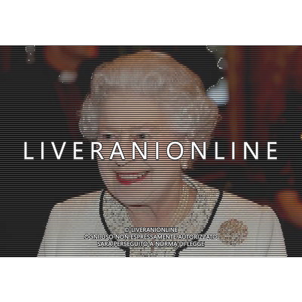 The Queen and Duke of Edinburgh host a reception for organisers and supporters of the celebrations for the Diamond Jubilee at Buckingham Palace. ©photoshot/AGENZIA ALDO LIVERANI SAS - ITALY ONLY - REALI INGLESI: La Regina Elisabetta II d\'inghilterra durante un ricevimento per gli organizzatori e sostenitori delle celebrazioni per il Giubileo di diamante a Buckingham Palace a Londra