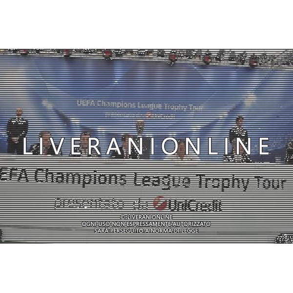 La \'Coppa dalle grandi orecchie\' a piazza del Popolo ospita la nona e ultima tappa della \'Champions League Trophy Tour 2012\' - Roma, 19 ottobre 2012 nella foto christian vieri e Cafu\' ©Corradetti/AGENZIA ALDO LIVERANI SAS 