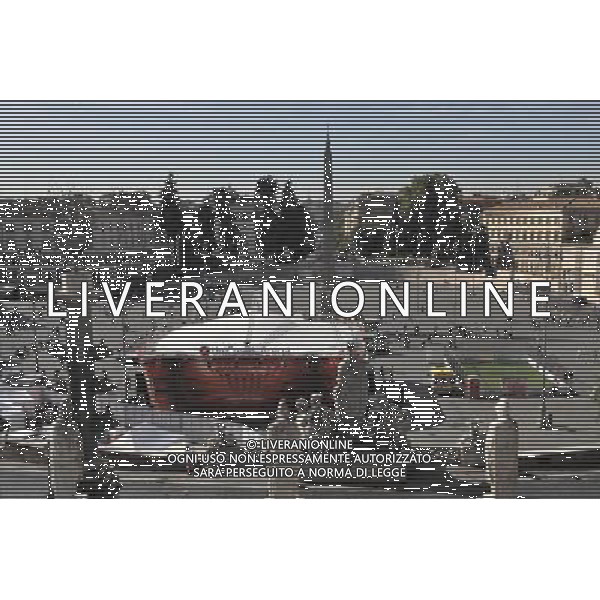 La \'Coppa dalle grandi orecchie\' a piazza del Popolo ospita la nona e ultima tappa della \'Champions League Trophy Tour 2012\' - Roma, 19 ottobre 2012 ©Corradetti/AGENZIA ALDO LIVERANI SAS 