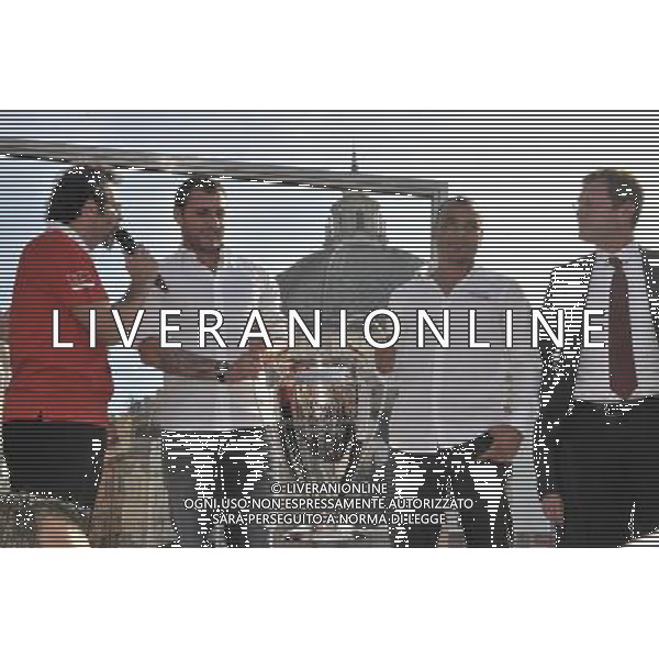 La \'Coppa dalle grandi orecchie\' a piazza del Popolo ospita la nona e ultima tappa della \'Champions League Trophy Tour 2012\' - Roma, 19 ottobre 2012 nella foto christian vieri e Cafu\' ©Corradetti/AGENZIA ALDO LIVERANI SAS 